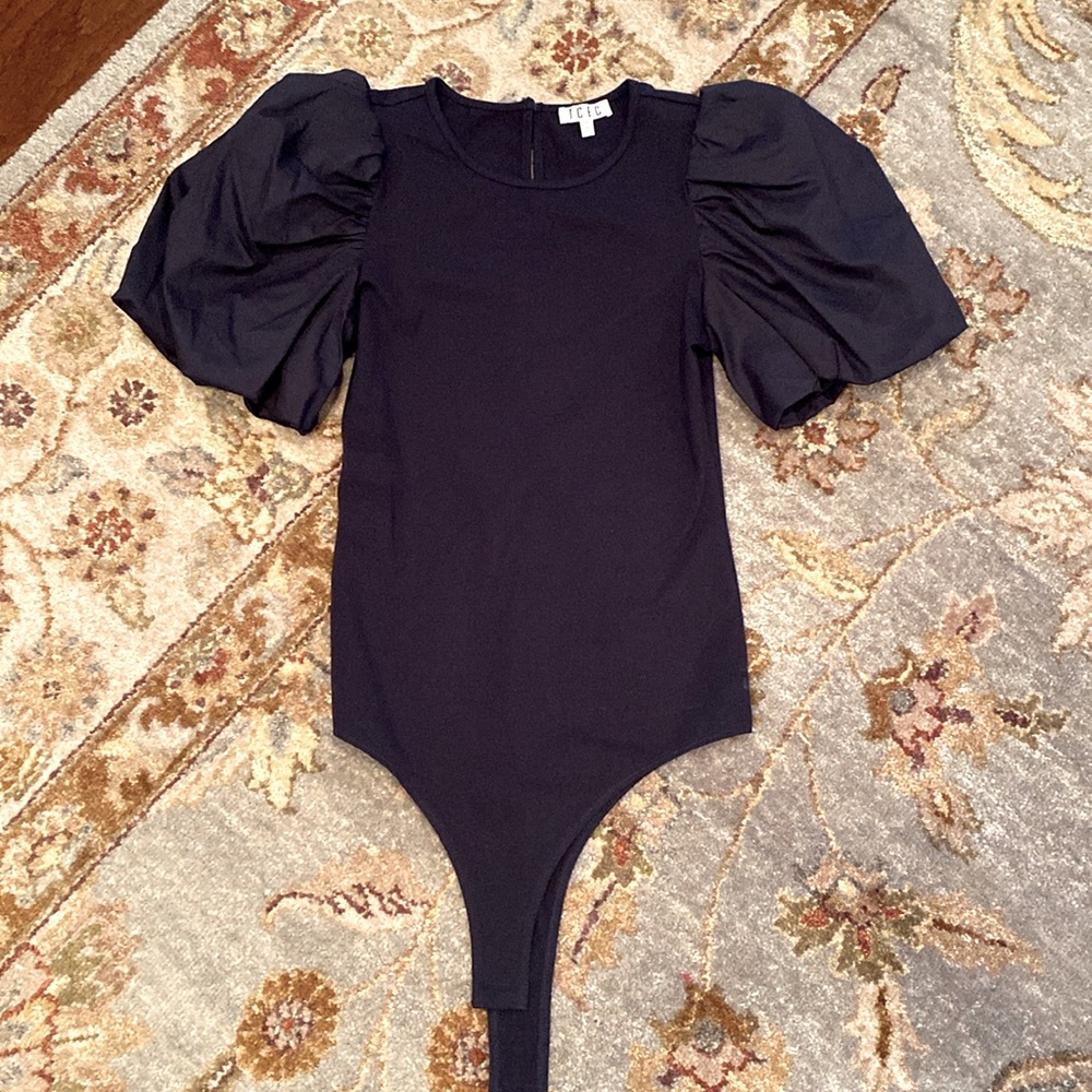 ⭐️ NWOT ⭐️ TCEC black puff sleeve bodysuit, SMALL